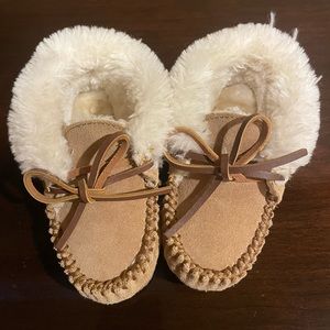 Toddler Minnetonka moccasins. Never worn. Size 7